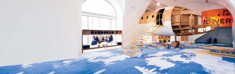 Bedruckter Teppich PF600 mit Wolkenmotiv in einem Museum